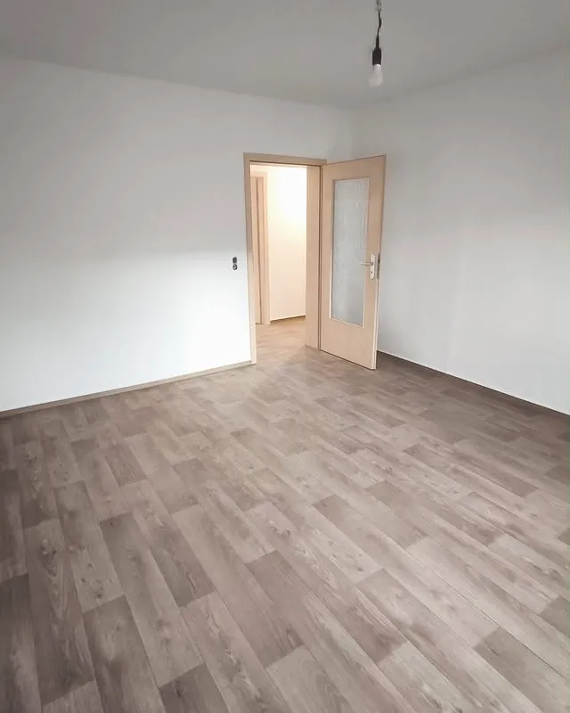 Chrischi's-Service – Hausrenovierung – Bodenbelagsservice